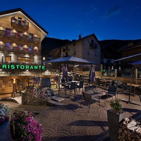 Hotel Valtellina リヴィーニョ エクステリア 写真
