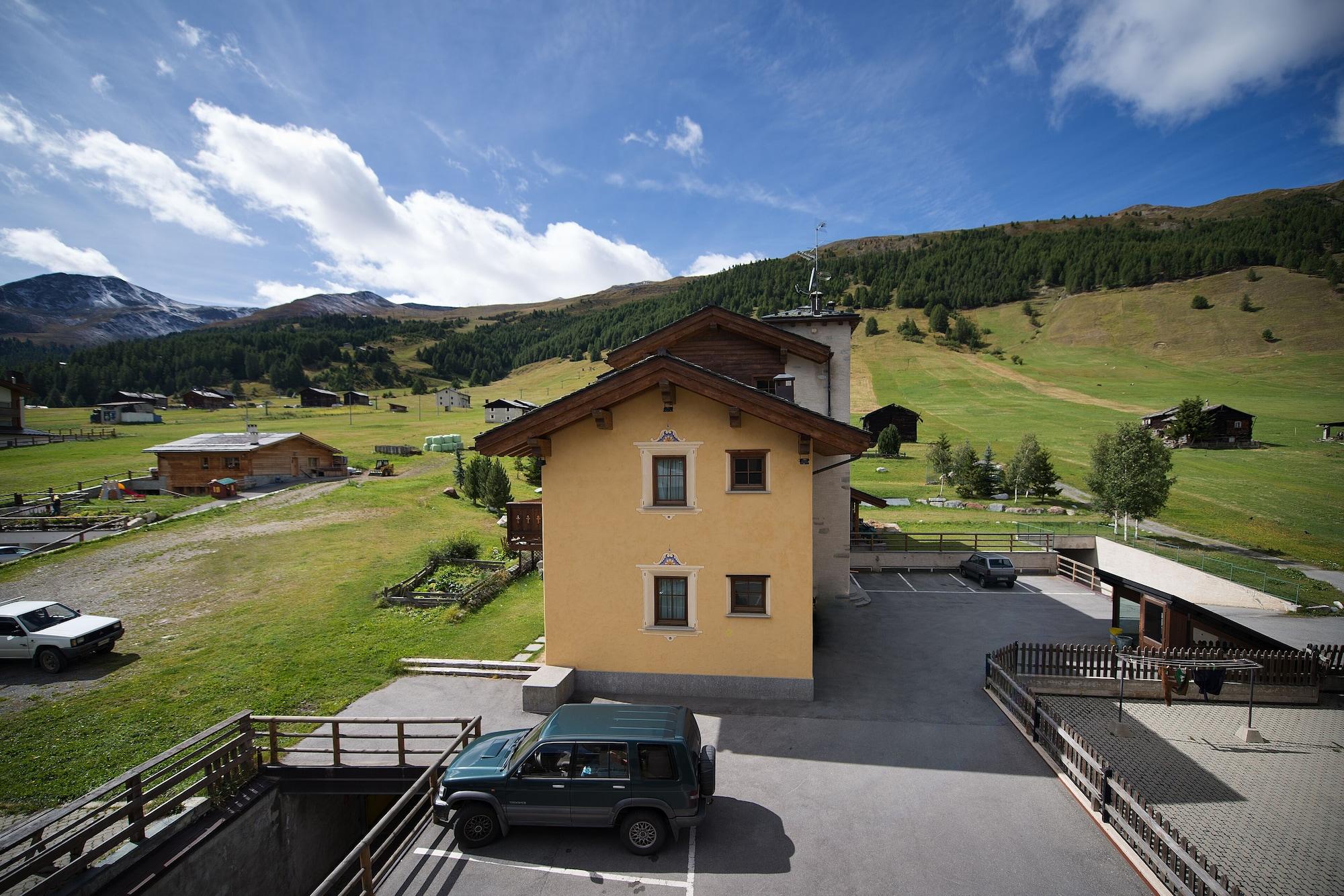 Hotel Valtellina リヴィーニョ エクステリア 写真
