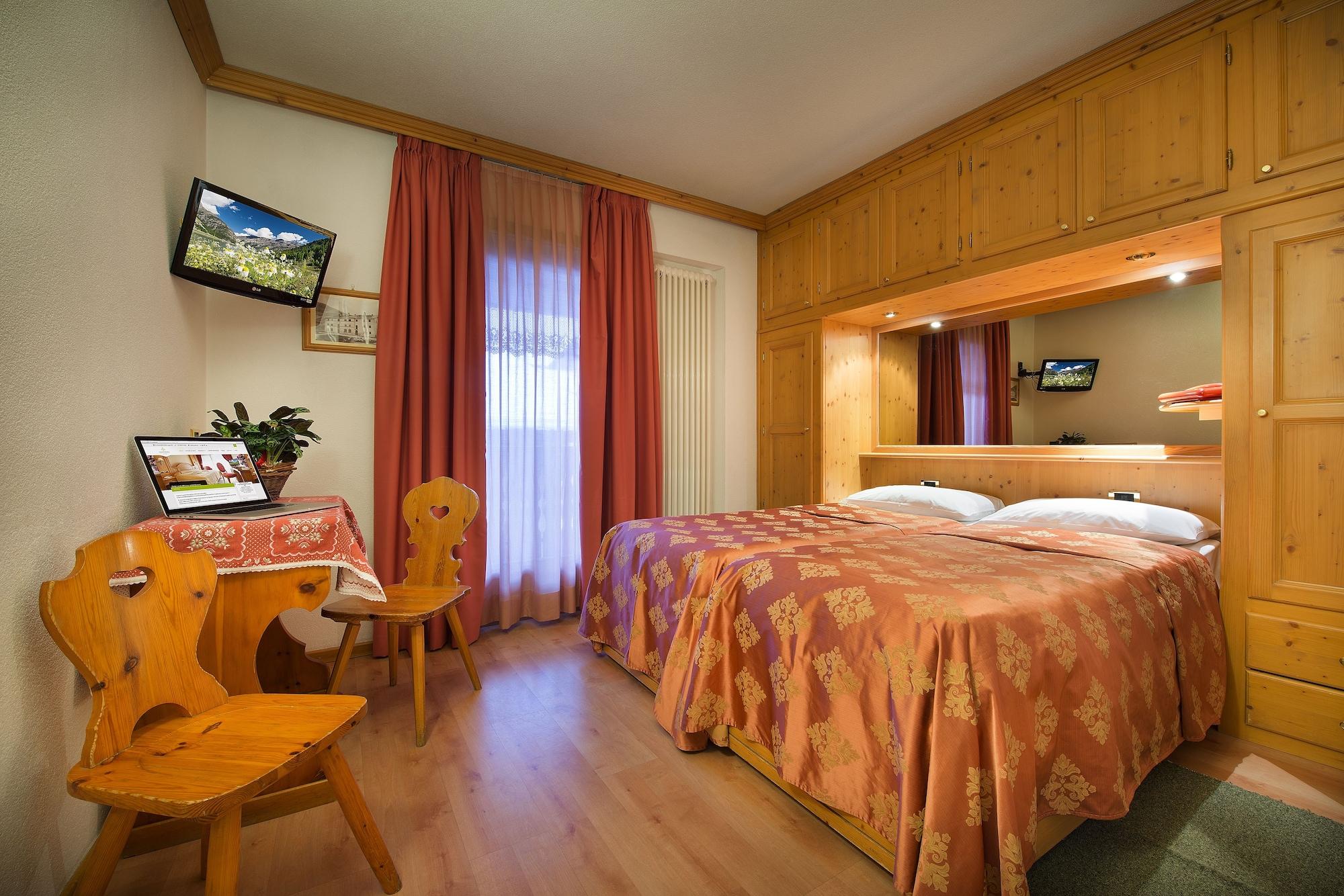 Hotel Valtellina リヴィーニョ エクステリア 写真