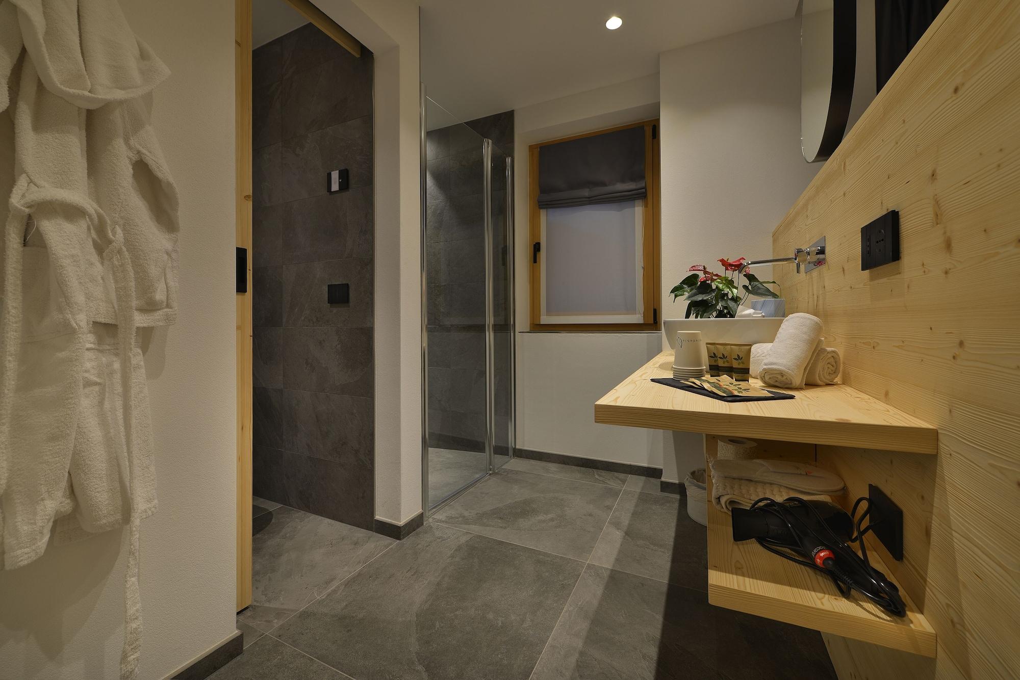 Hotel Valtellina リヴィーニョ エクステリア 写真