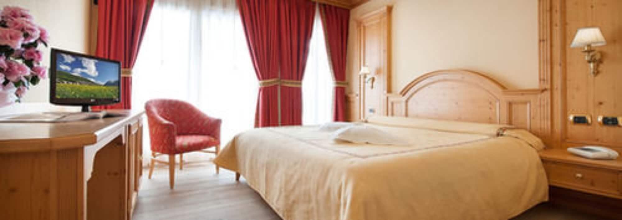 Hotel Valtellina リヴィーニョ エクステリア 写真