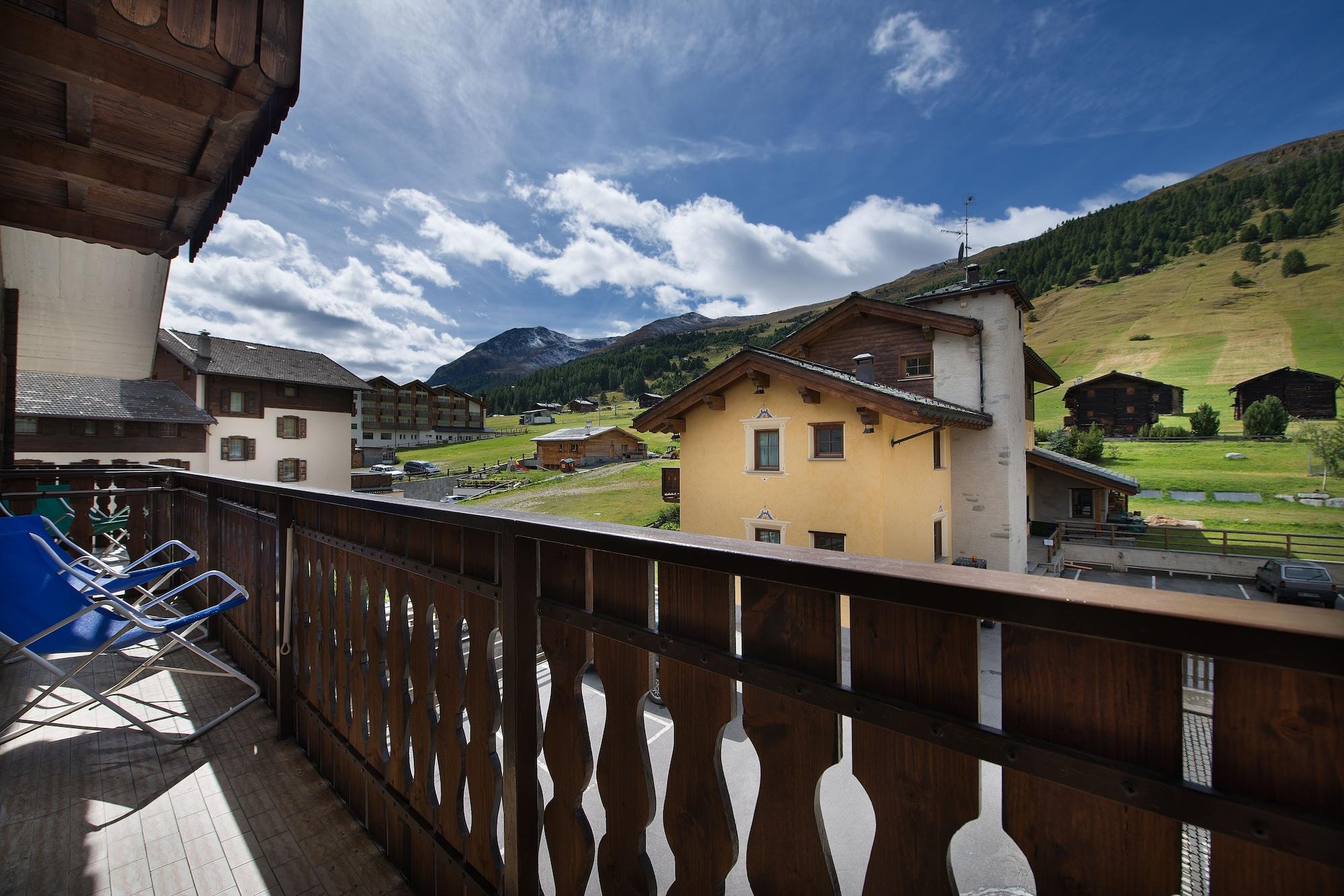 Hotel Valtellina リヴィーニョ エクステリア 写真