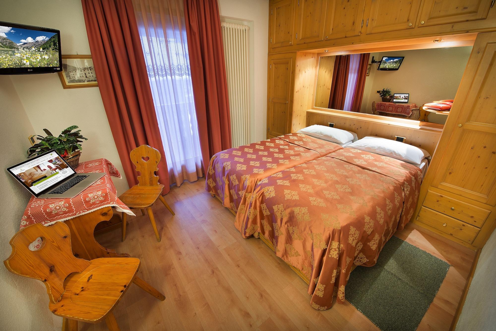 Hotel Valtellina リヴィーニョ エクステリア 写真