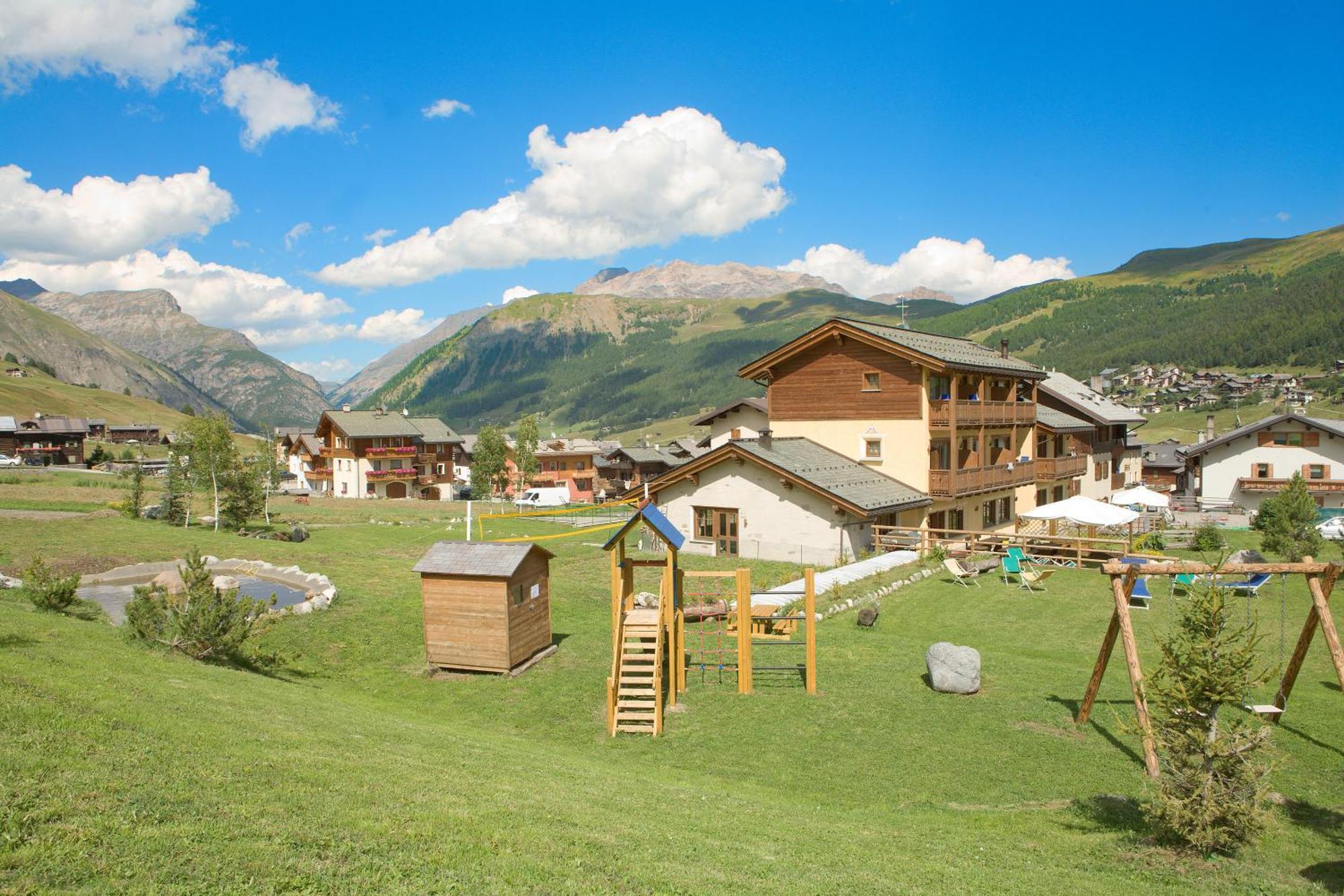 Hotel Valtellina リヴィーニョ エクステリア 写真