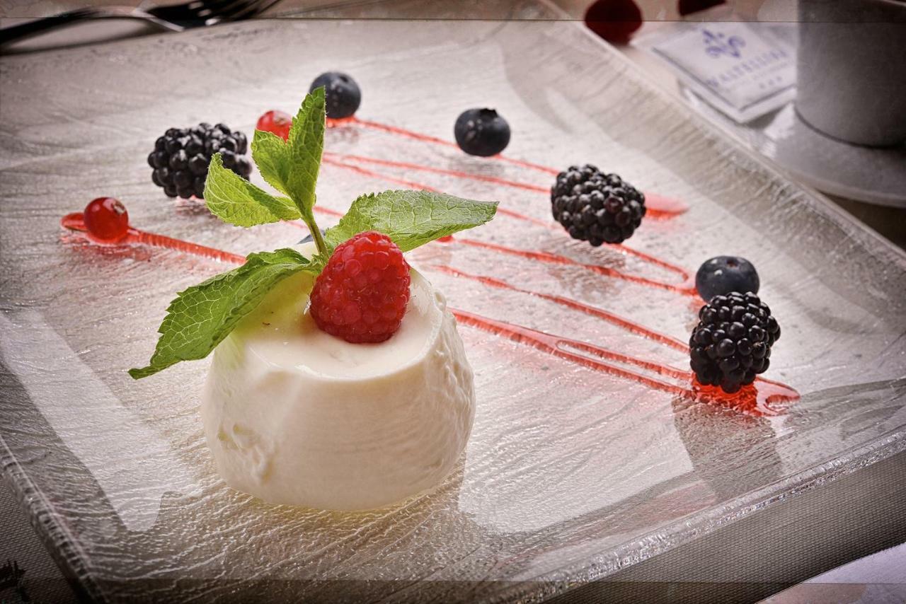 Hotel Valtellina リヴィーニョ エクステリア 写真